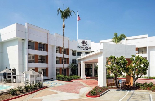Pomona Hotel | Doubletree By Hilton Pomona