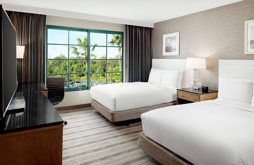 Fort MacArthur Hotel | DoubleTree by Hilton San Pedro - Port of Los Angeles