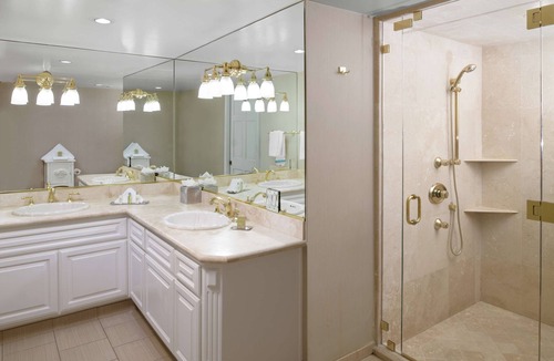 Fort MacArthur Hotel | DoubleTree by Hilton San Pedro - Port of Los Angeles
