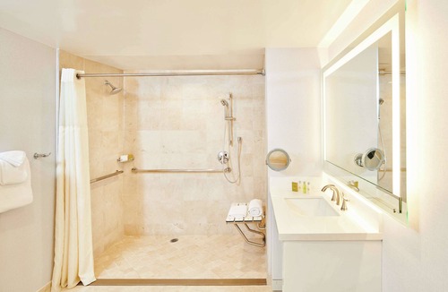 Southwood Hotel | DoubleTree by Hilton Torrance - South Bay
