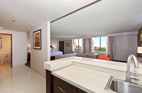 Whittier Hotel | Doubletree by Hilton Whittier Los Angeles