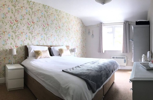 Braunton House | Down Cottage - Sea Views (Hot Tub included in price)