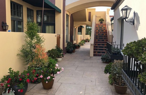 Lower State Condo | DOWNTOWN 2 BDRM LUXURY LOFT - NEAR BEACH