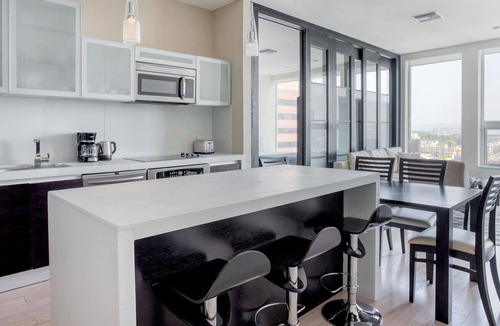 City West Apartment | Downtown 2BR w/ Pool, Gym & W/D nr Convention Center, by Blueground