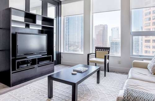 City West Apartment | Downtown 2BR w/ Pool, Gym & W/D nr Convention Center, by Blueground