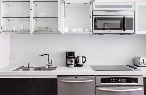 City West Apartment | Downtown 2BR w/ Pool, Gym & W/D nr Convention Center, by Blueground