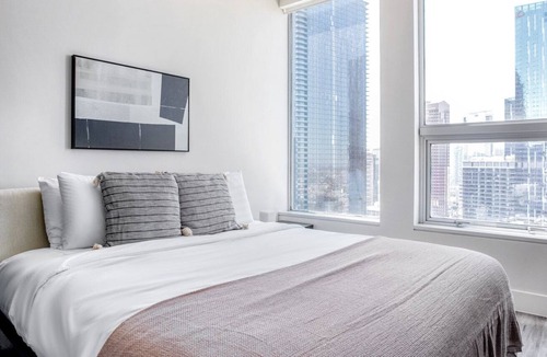 City West Apartment | Downtown 2BR w/ Pool, Gym & W/D nr Convention Center, by Blueground