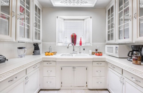 Oleander - Sunset House | Downtown Estate. Home, Pool, Large Soak Tub, Guest House, RV parking