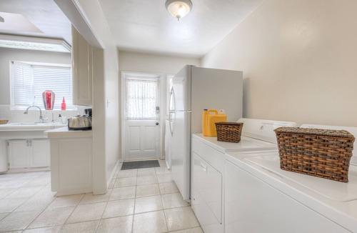 Oleander - Sunset House | Downtown Estate. Home, Pool, Large Soak Tub, Guest House, RV parking