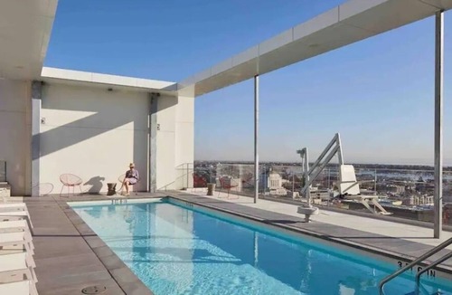 Downtown Oakland Apartment | Downtown High Rise - Garage Parking / Walk to BART