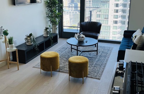 Atwater Village Apartment | DOWNTOWN L.A Scenic Condo with pool and basketball court