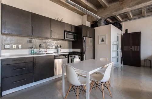 Historic Core Apartment | Downtown Los Angeles Studio Loft with Free Parking