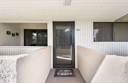 Racquet Club West Condo | DOWNTOWN Palm springs gated Hideaway!