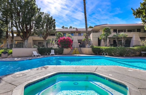 Racquet Club West Condo | DOWNTOWN Palm springs gated Hideaway!
