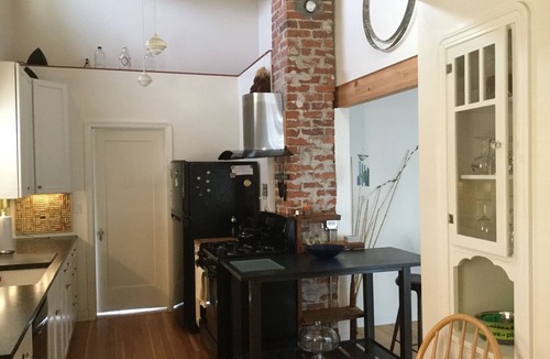 Petaluma House | Downtown Petaluma home, convenient to wine country, coast, San Francisco