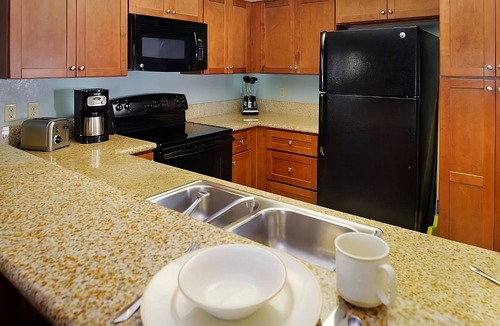 San Diego Country Estates Hotel | Downtown Vacation! Four Great Units, Pool, Parking, Near Mt. Woodson Golf Club