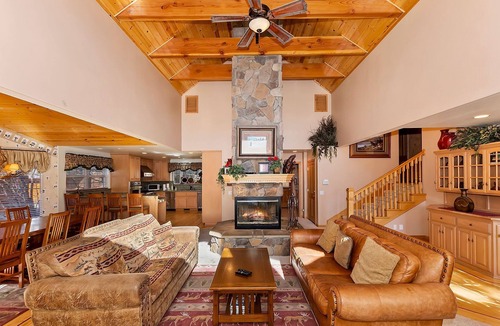 Eagle Mountain Estates Cabin | Dream Catcher by Destination Big Bear: Mountain Views! Fenced Yard! Luxury! Gas Fireplace!