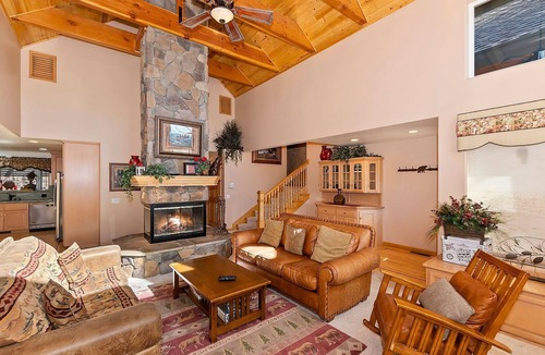 Eagle Mountain Estates Cabin | Dream Catcher by Destination Big Bear: Mountain Views! Fenced Yard! Luxury! Gas Fireplace!