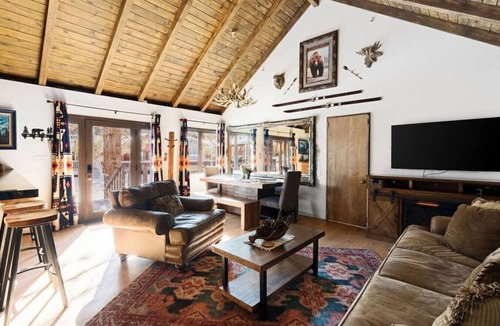 Big Bear Lake House | Dream Catcher Retreat + Hot Tub + EV + Games