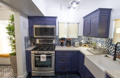 North Hollywood Villa | Dreamy Farmhouse in Studio City
