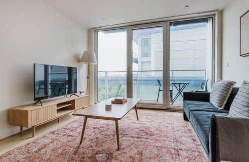 Queenstown Apartment | Dreamy Nine Elms 1BR w/Doorman, Fully Furnished, by Blueground