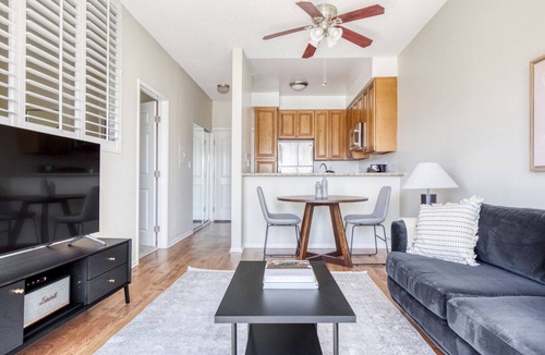 NoHo Arts District Apartment | Dreamy North Hollywood 1BR w/Gym, Pool, walk to shops, by Blueground