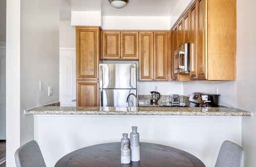 NoHo Arts District Apartment | Dreamy North Hollywood 1BR w/Gym, Pool, walk to shops, by Blueground