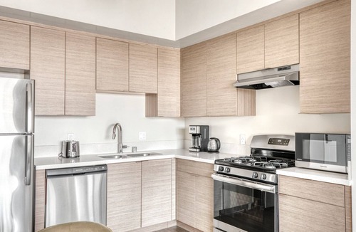 NoHo Arts District Apartment | Dreamy North Hollywood 2BR w/Pool, Gym & Roof, prime NoHo, by Blueground
