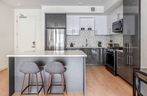 Piedmont Avenue Apartment | Dreamy Oakland 2BR w/Gym, walk to Restaurants & Shops, by Blueground