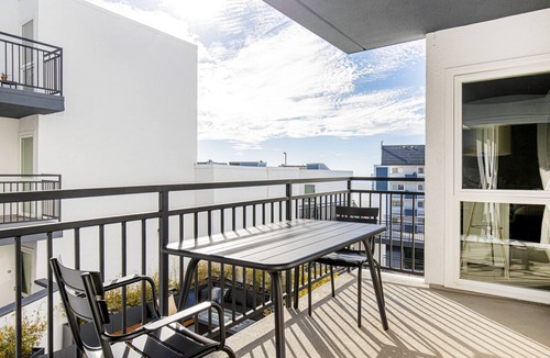 South Redondo Apartment | Dreamy Redondo Beach 1BR w/Pool, Gym, steps to Beach, by Blueground