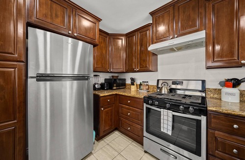 Alhambra House | Dreamy & Relaxing Gem ~ 12mins to DT LA ~ Backyard