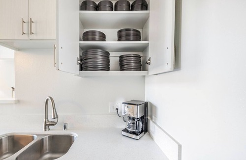 Hollywood Apartment | Dreamy West Hollywood 2BR, close to bars, restaurants, TJ, by Blueground