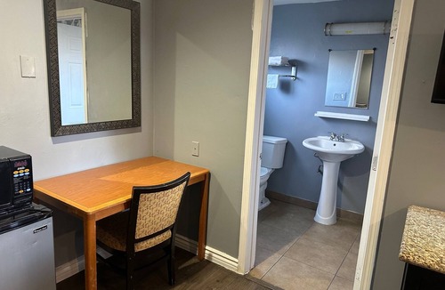 Colton Hotel | Driftwood Motel - Colton