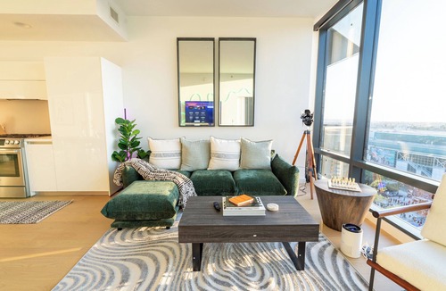Glendale Condo | DTLA Elevated Living Luxury High Rise Unit w/Free Parking