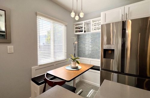 Sunset Park Cottage | Dwell Art Gallery Home ~ Cozy Cottage Santa Monica