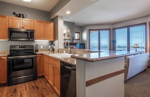 Mammoth Lakes House | Eagle Run #204 - Luxury Ski-In Ski-Out/Slope-Side; 3 Bedroom