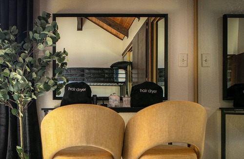 Woodlands Cabin | Early and Late Check in/out Times + GameRoom + Gorgeous Remodel + Huge Yard