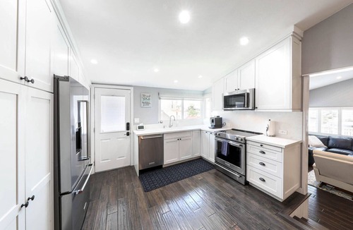Corona del Mar House | Easily walkable to restaurants, bars, and shops!