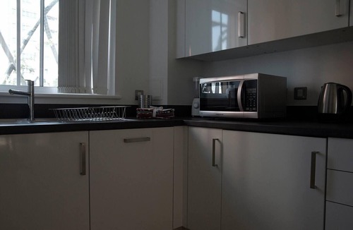 Canning Town House | East Central London 3-Beds, Sleeps 6, Pet Friendly