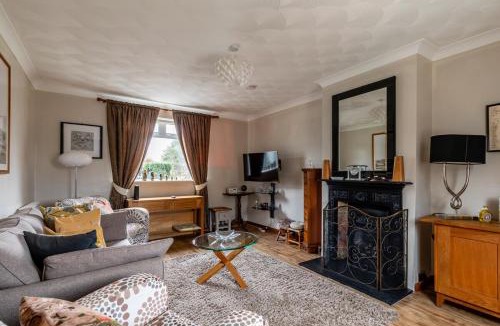 Bath House | Easter Grove - 3-Bed House with Garden & Parking - 15 min to Bath Centre