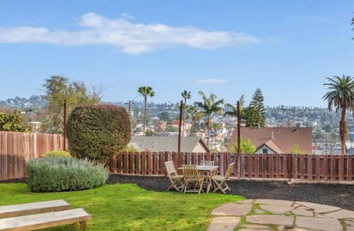 Silver Lake House | ECHO PARK 1920'S 3 BEDROOM HOUSE WITH VIEW