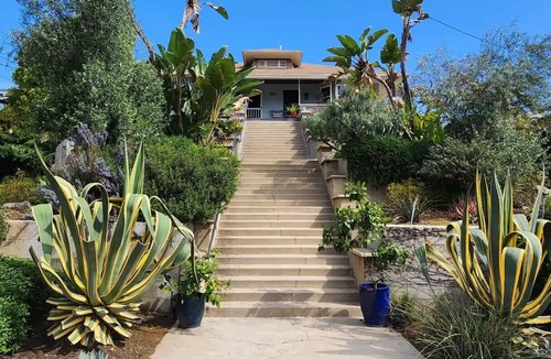 Elysian Heights Apartment | Echo Park Canyon - laundry, parking, large pationn