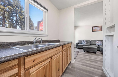 South Lake Tahoe Hotel | Econo Lodge Inn & Suites Heavenly Village Area