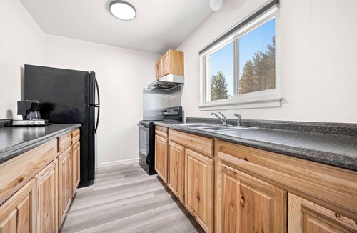 South Lake Tahoe Hotel | Econo Lodge Inn & Suites Heavenly Village Area