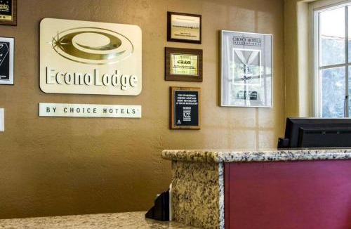 Boulevard Park Cabin | Econo Lodge Sacramento Convention Center