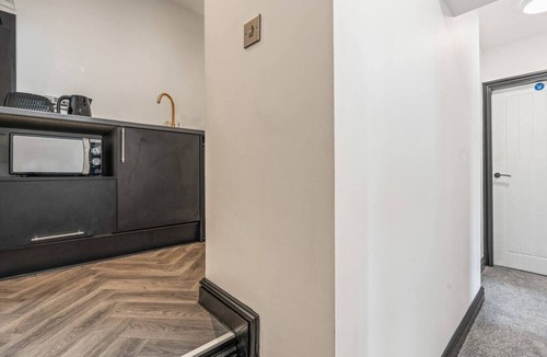 Morecambe Apartment | Eden View Treehouse Room