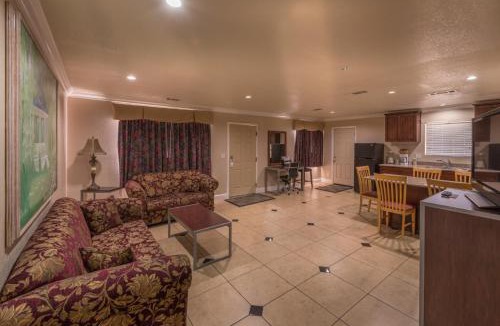 Reedley Hotel | Edge Water Inn
