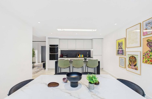 Chaucer Apartment | Edgy & Modern Terrace Apartment by Borough Market