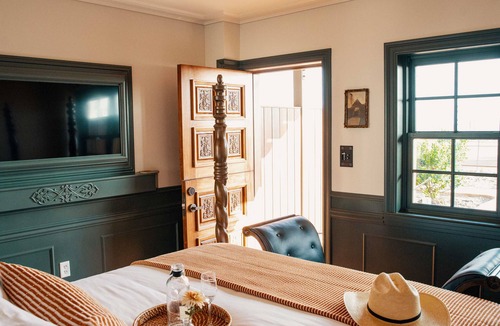 Capistrano Beach Hotel | El Caminante Bar & Bungalows