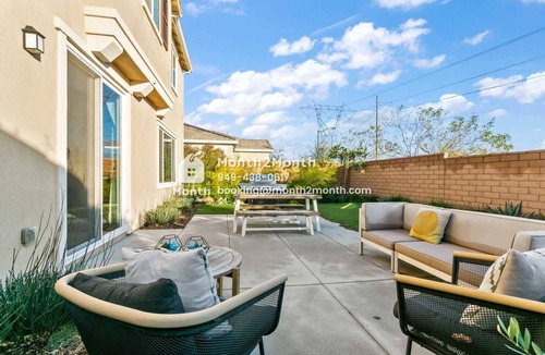 Ontario House | Elegance on Foxglove #41643